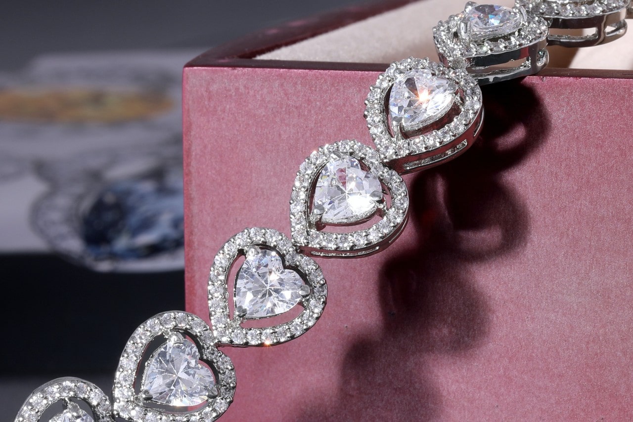 Necklace with heart-shaped diamonds surrounded by halos of smaller diamonds